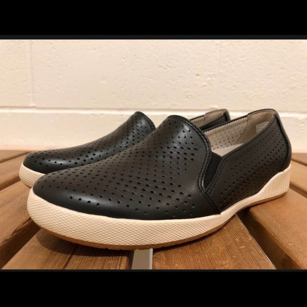 Dansko Odina Black Leather Casual Flats Sneakers